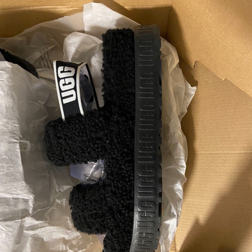 Uggs size 9 brand new platform